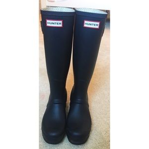 Navy matte hunter boots